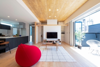 外からの目線が気にならない2階リビング