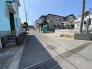 東側前面道路 