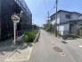 西側前面道路
