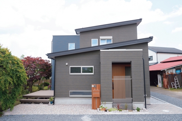 吹抜けを中心に家族がつながるオーダーメイド住宅